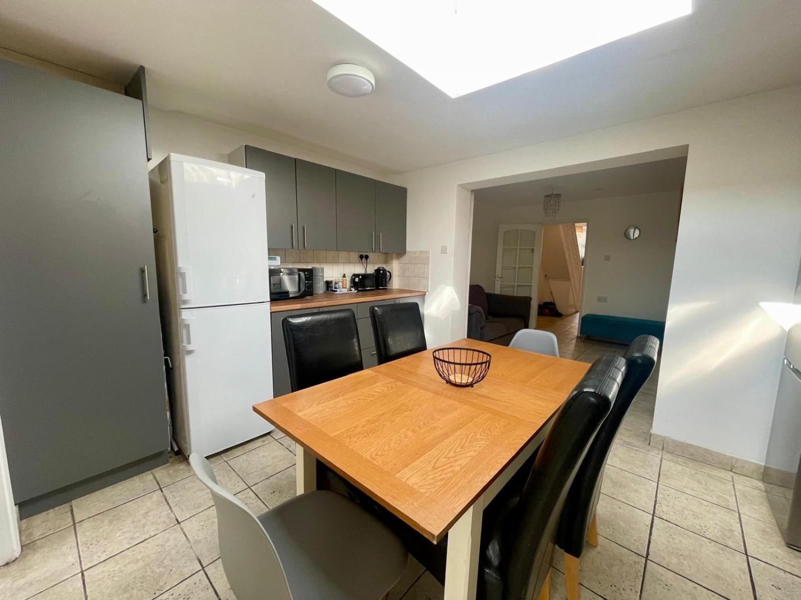 Holiday home Broad House Location Long Sleeps 10 *
